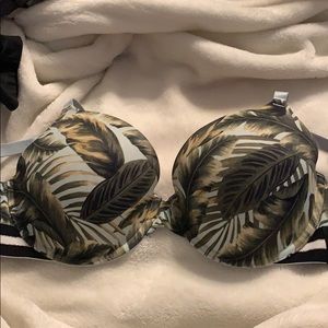 A 32DD pink Victoria’s Secret bra.